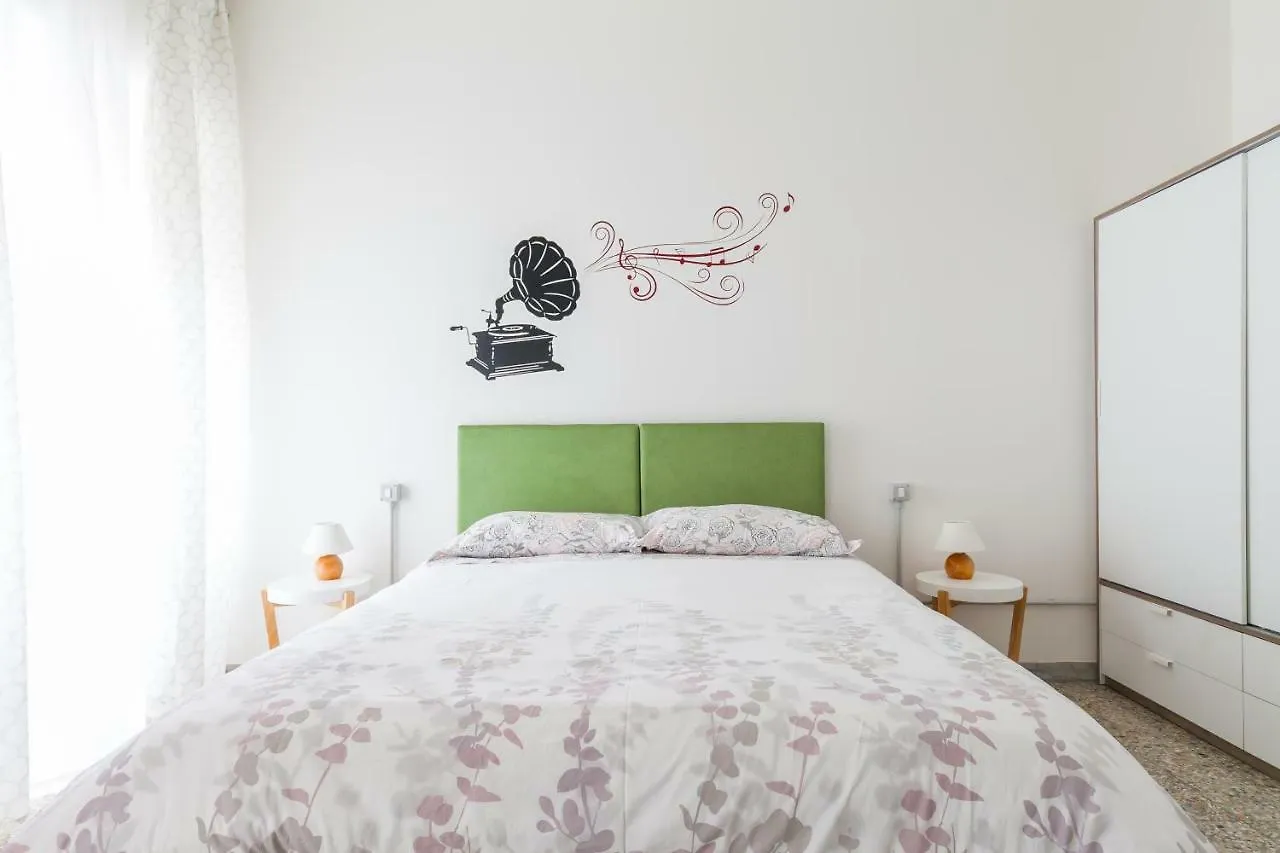 Bed and Breakfast Vino E Vinili Roma 0*,  Italia